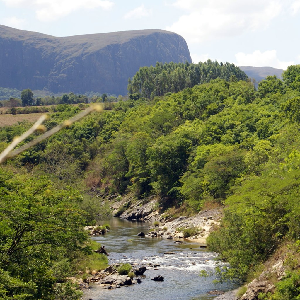 O Rio São Francisco e o Paredão da Canastra