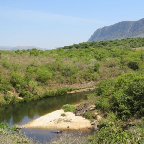 O Rio Sâo Francisco e a Serra da Canastra O Rio Sâo Francisco e a Serra da Canastra